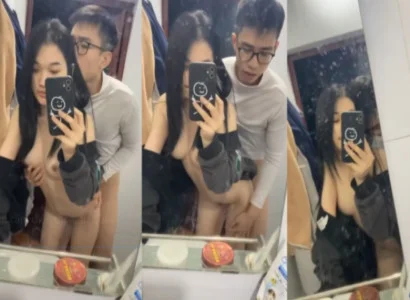 Cặp bạn sinh viên làm tình nhau trước gương