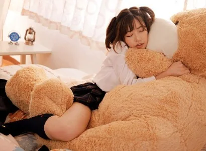 Cơn mưa lớn bất chợt làm đường sá trơn trượt